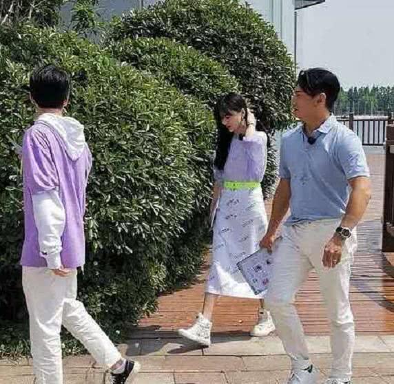 鄭爽張新成最新采訪,鄭爽張新成最新采訪，日常趣事與深厚友情