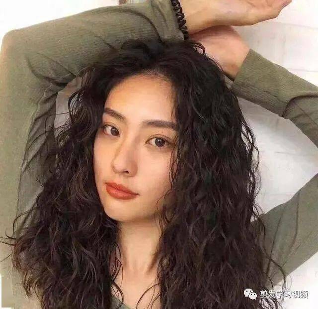 最新發(fā)型潮流，時(shí)代印記與文化演繹的完美結(jié)合
